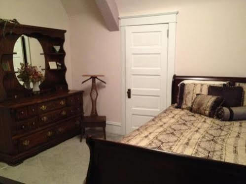 Victorian Charm Bed & Breakfast